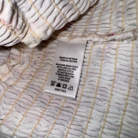 CeCe Women’s Pink/Cream Flower Blouse NWT - Picture 4 of 6